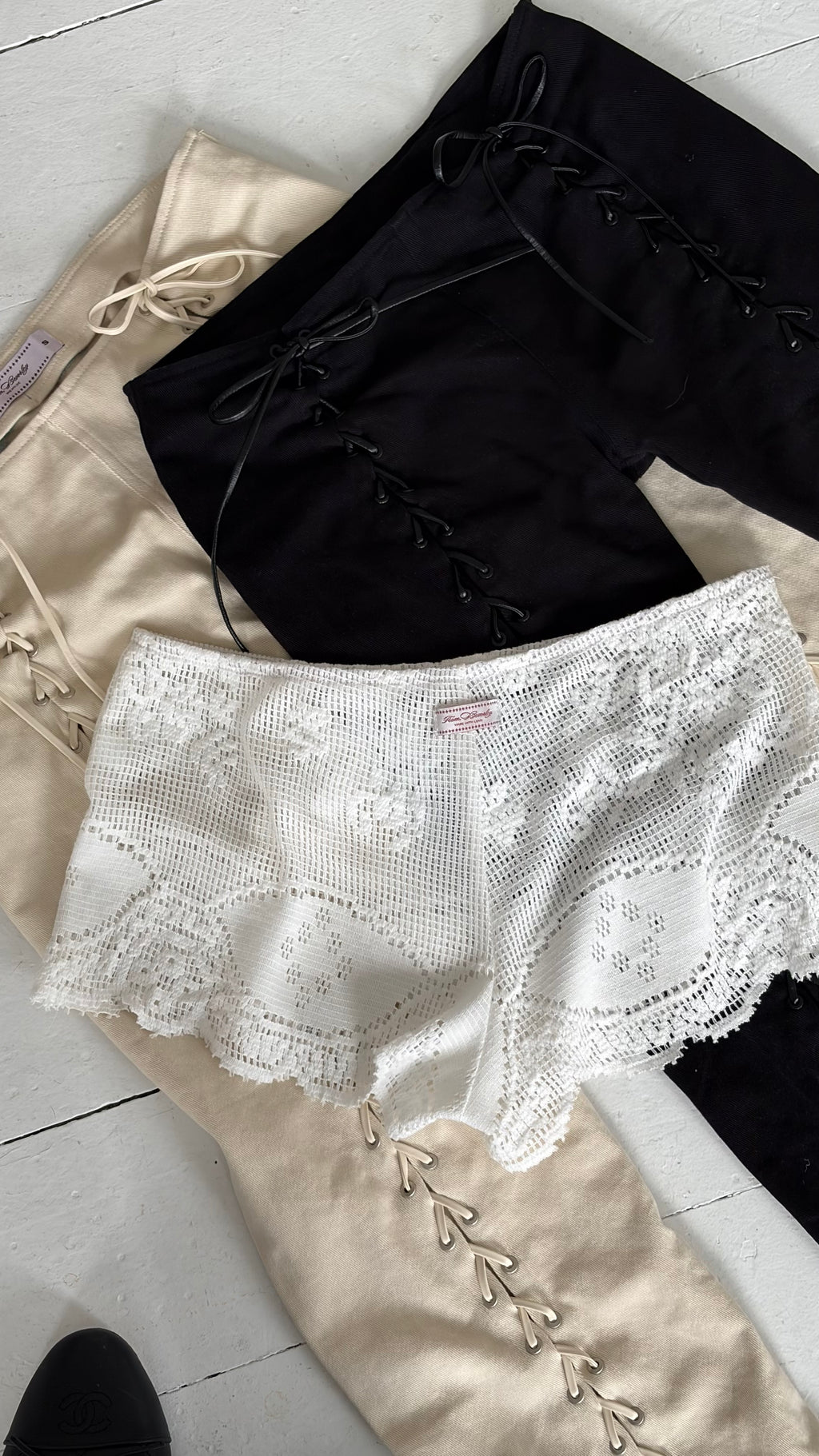 Hilton Lace Short