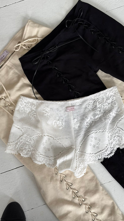 Hilton Lace Short
